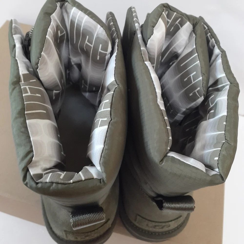 UGG Classic Maxi Toggle Boots Sz 9